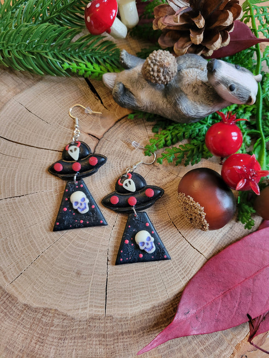 Alien Abduction: Evil Skull Earrings