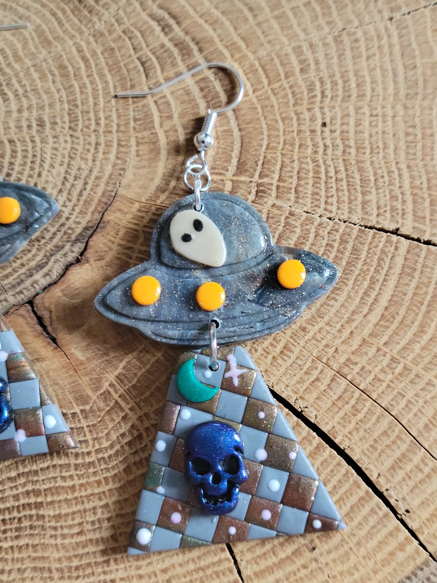 Alien Abduction: Checkered Skull Earrings