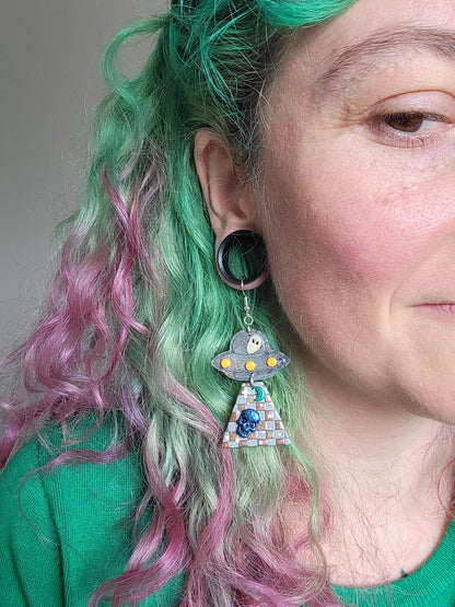 Alien Abduction: Checkered Skull Earrings