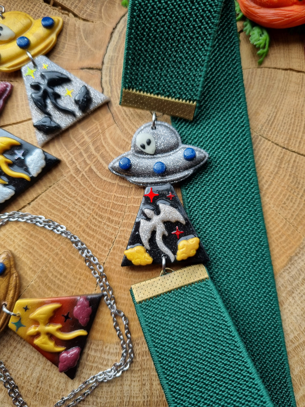 Alien Abduction: Dragon Gift Set.