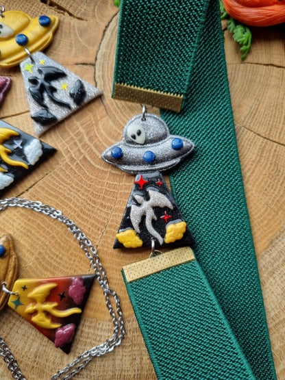Alien Abduction: Dragon Gift Set.