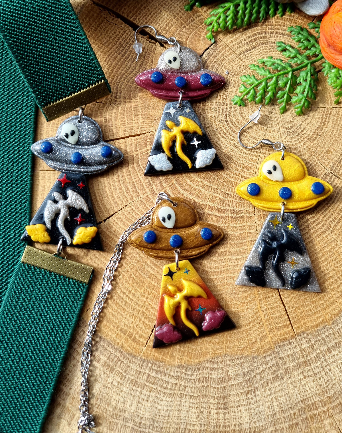 Alien Abduction: Dragon Gift Set.