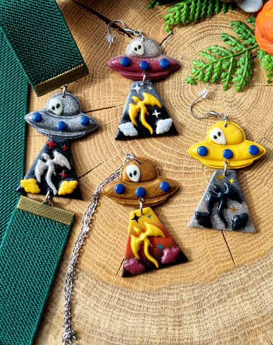 Alien Abduction: Dragon Gift Set.